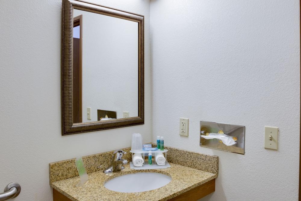 Holiday Inn Express Hotel & Suites - Dubuque West By Ihg Ngoại thất bức ảnh