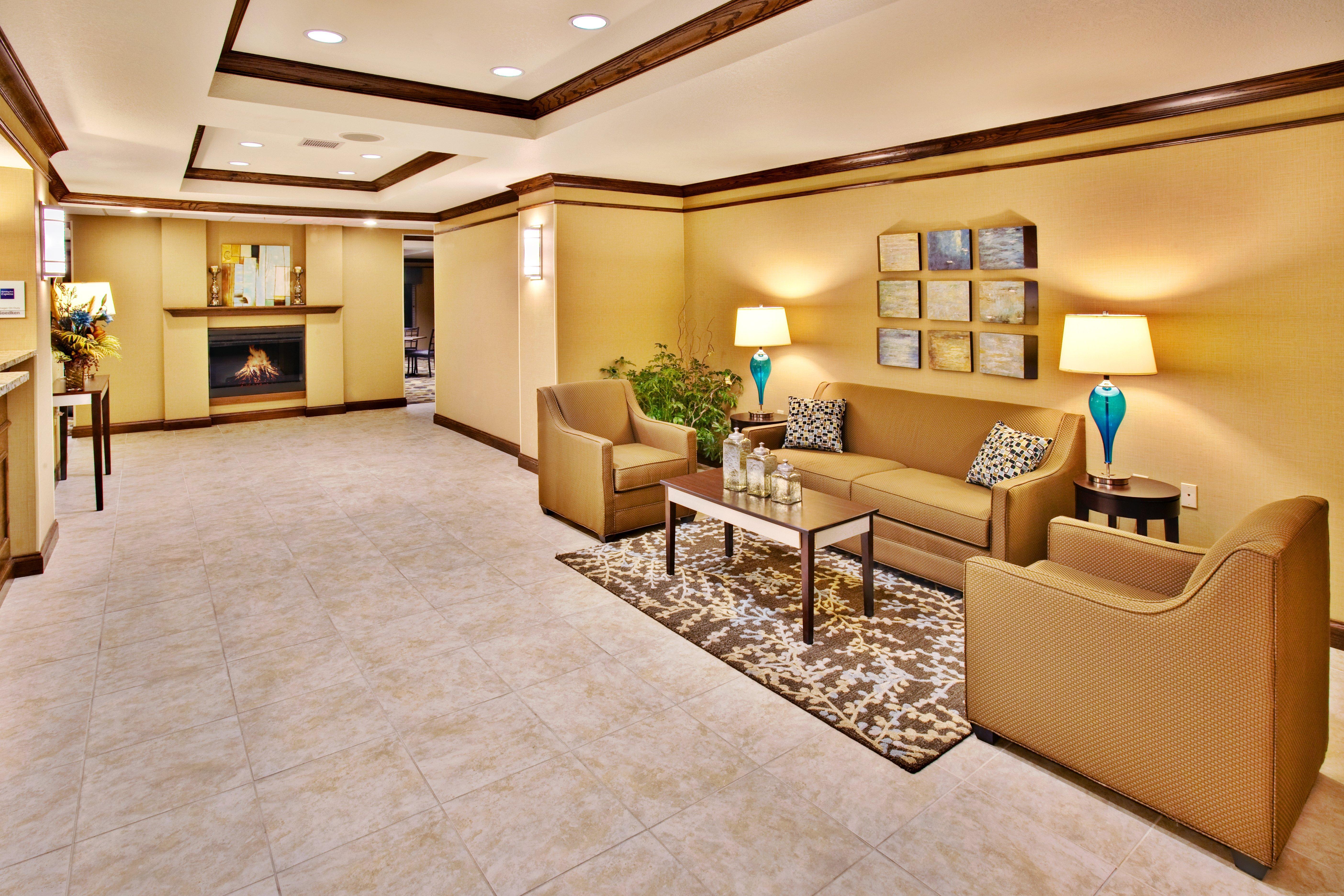 Holiday Inn Express Hotel & Suites - Dubuque West By Ihg Ngoại thất bức ảnh
